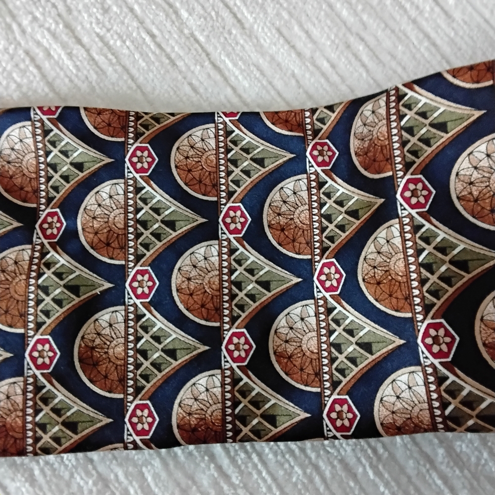 Keith DANIELS 100% Silk Geometric Men's Tie in Navy Green Brown and Red - Picture 2 of 8